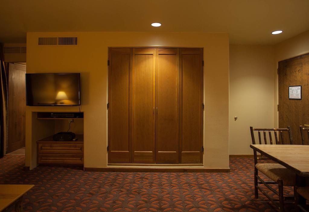 Worldmark Taos Room photo